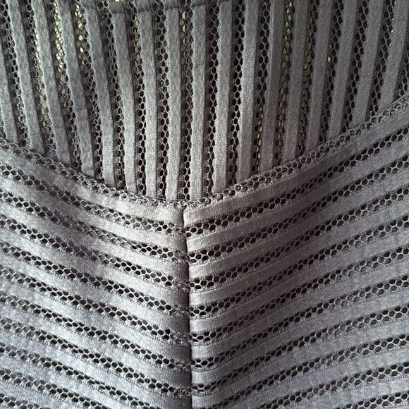 Gabby Skye Navy Sleeveless Sheath Dress. Size 6 - Picture 5 of 7